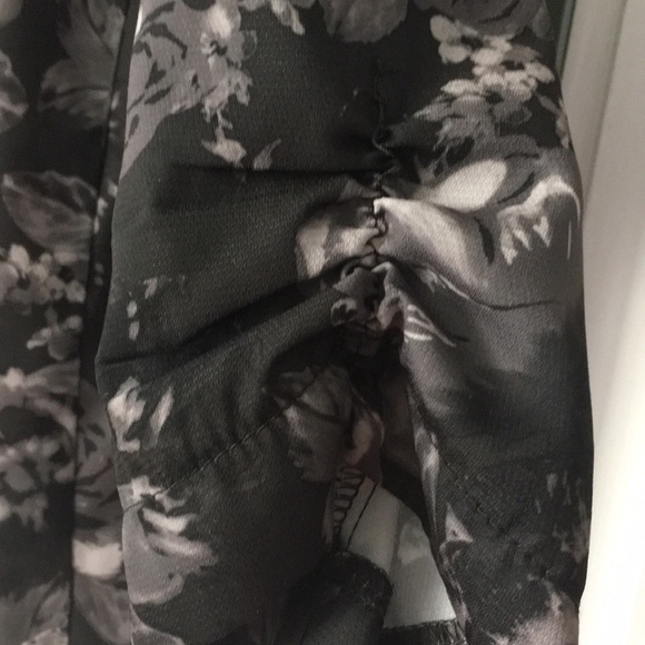 Xhilaration Floral Women’s blazer gray Size M - Picture 3 of 5